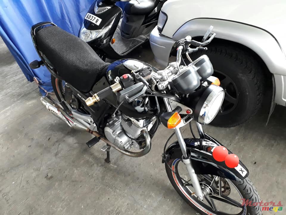 2011' Suzuki En photo #7