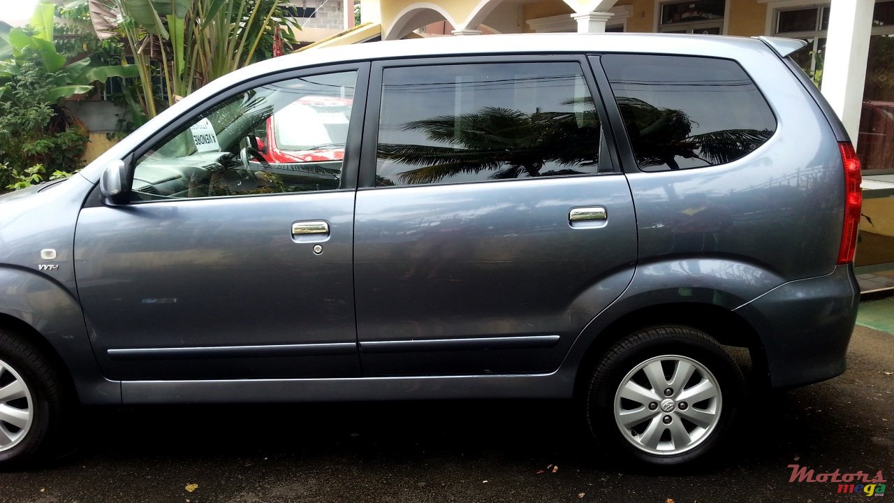 2011' Toyota Avanza photo #1