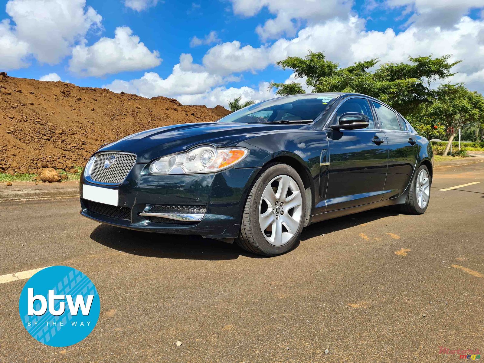 2010' Jaguar XF photo #2