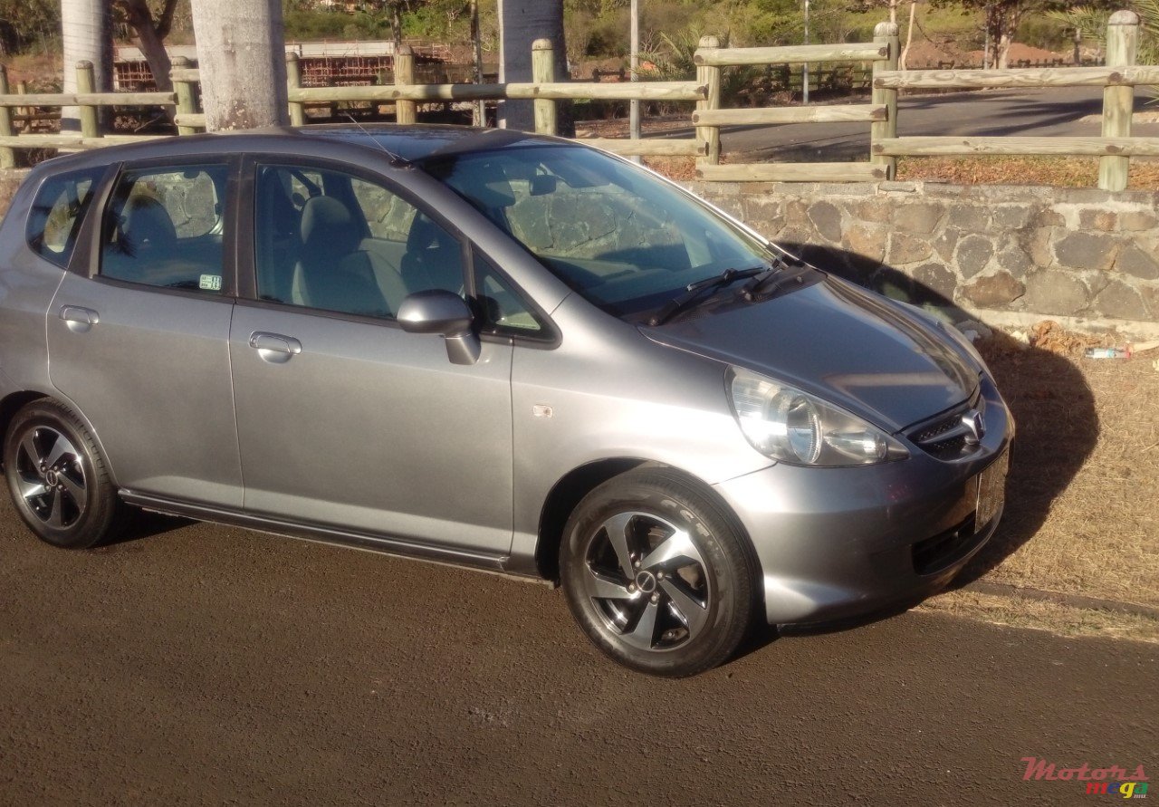 2007' Honda Fit photo #1