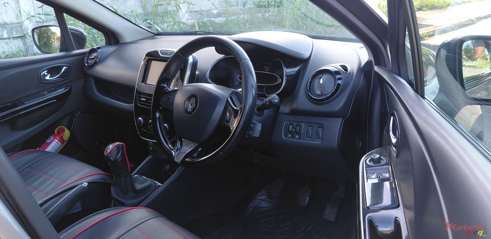 2013' Renault Clio photo #5