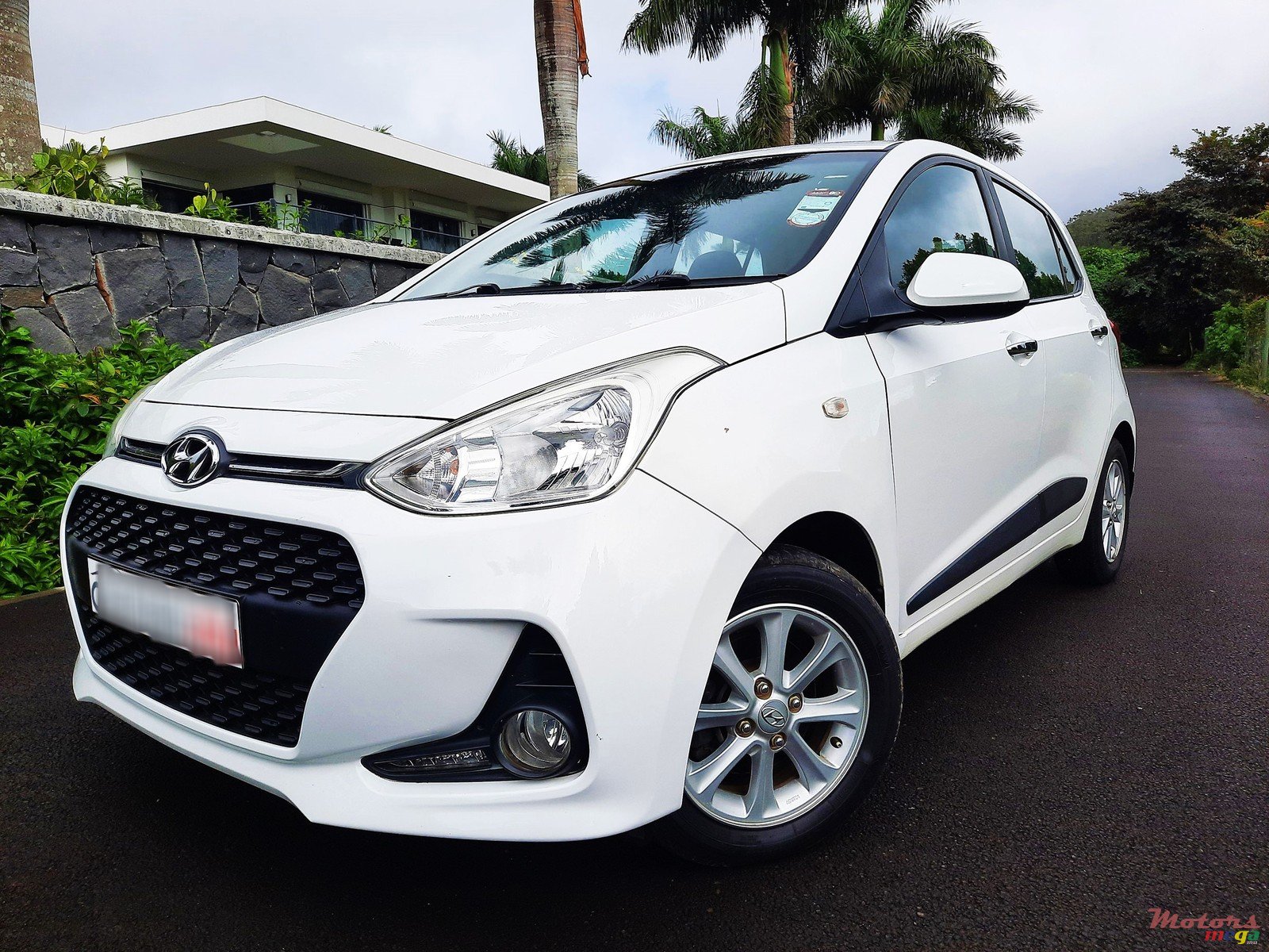 2017' Hyundai i10 1.0 Hatchback photo #1