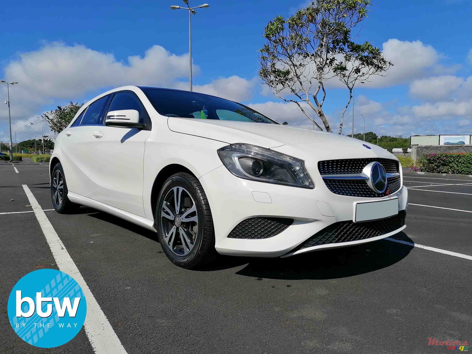 2015' Mercedes-Benz A-Class A200 - 156hp photo #1