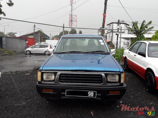 1998' Mitsubishi 2x4 photo #1