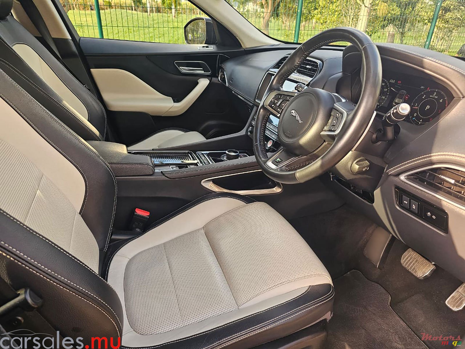 2020' Jaguar F-Pace R-Sport 20d AWD 2.0 photo #6