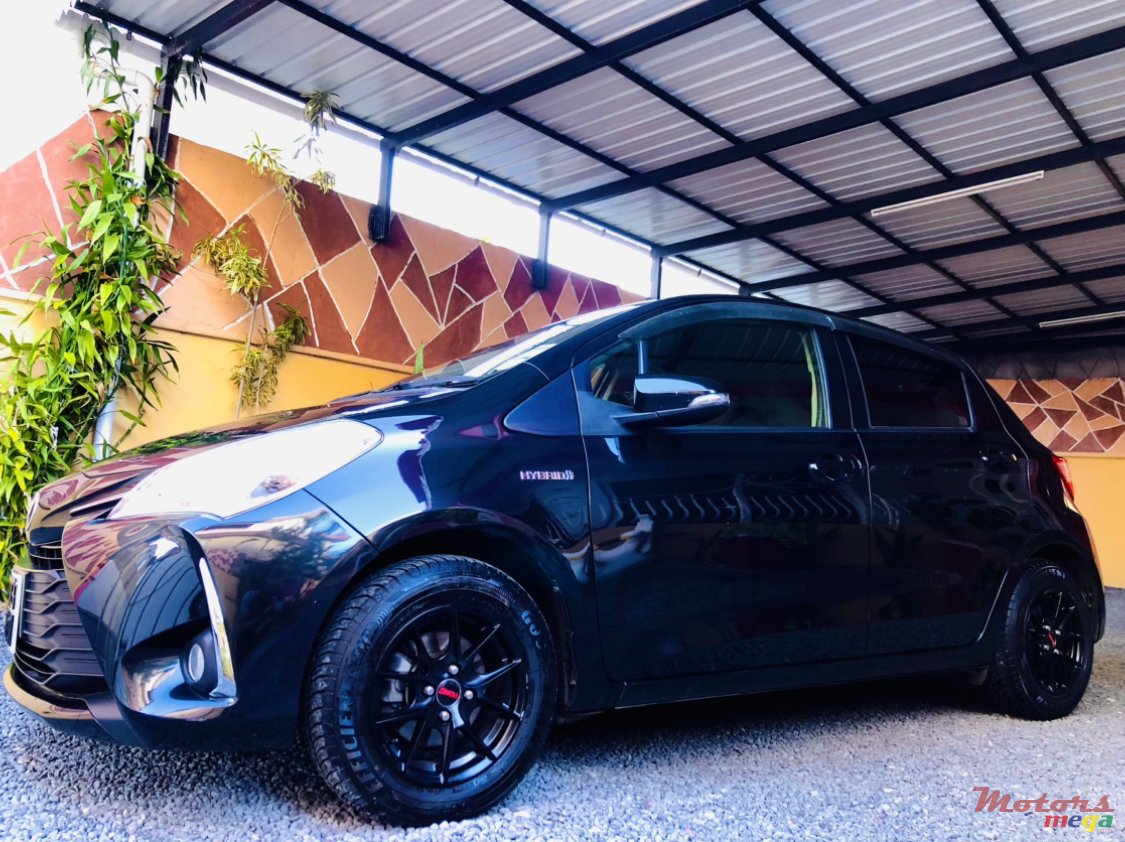 2017' Toyota Vitz photo #2