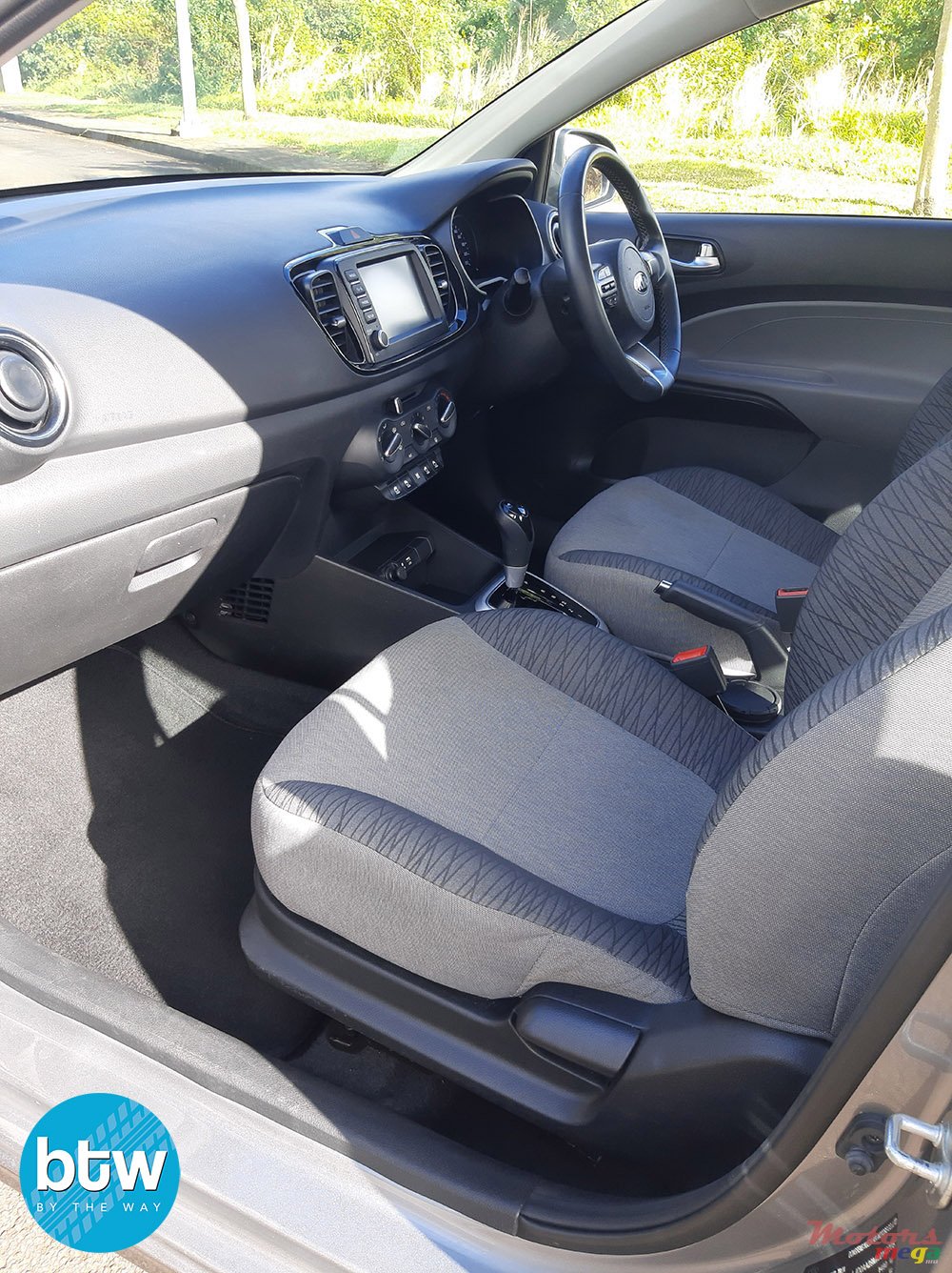 2020' Kia Rio photo #5