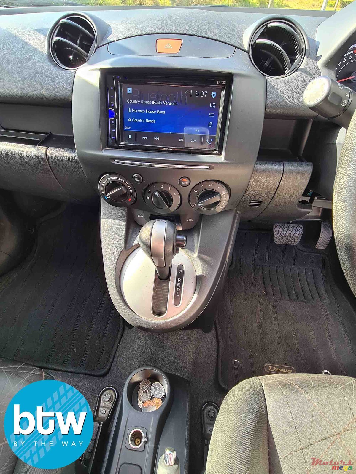 2014' Mazda Demio photo #5