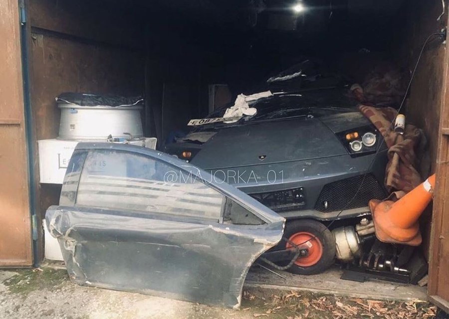 "Abandoned" Lamborghini Murcielago Looks Depressing, Stored in a Container
