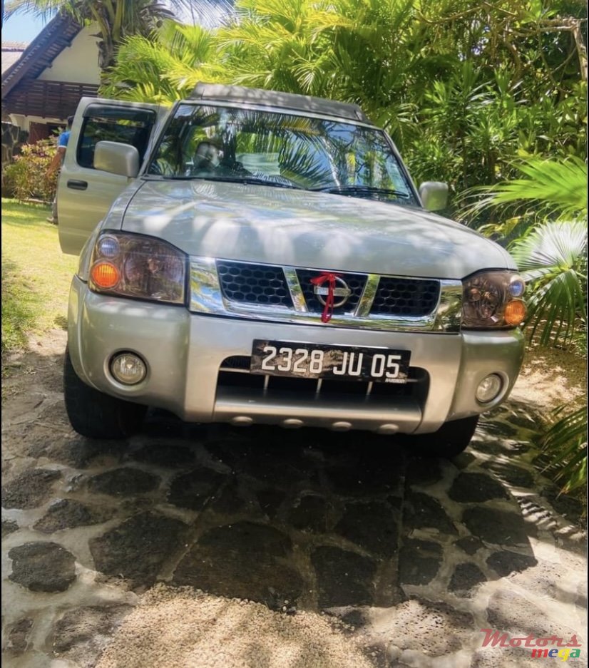 2005' Nissan Hardbody predator photo #2