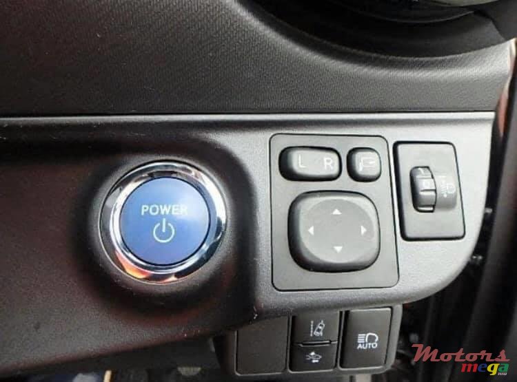 2017' Toyota Aqua photo #4