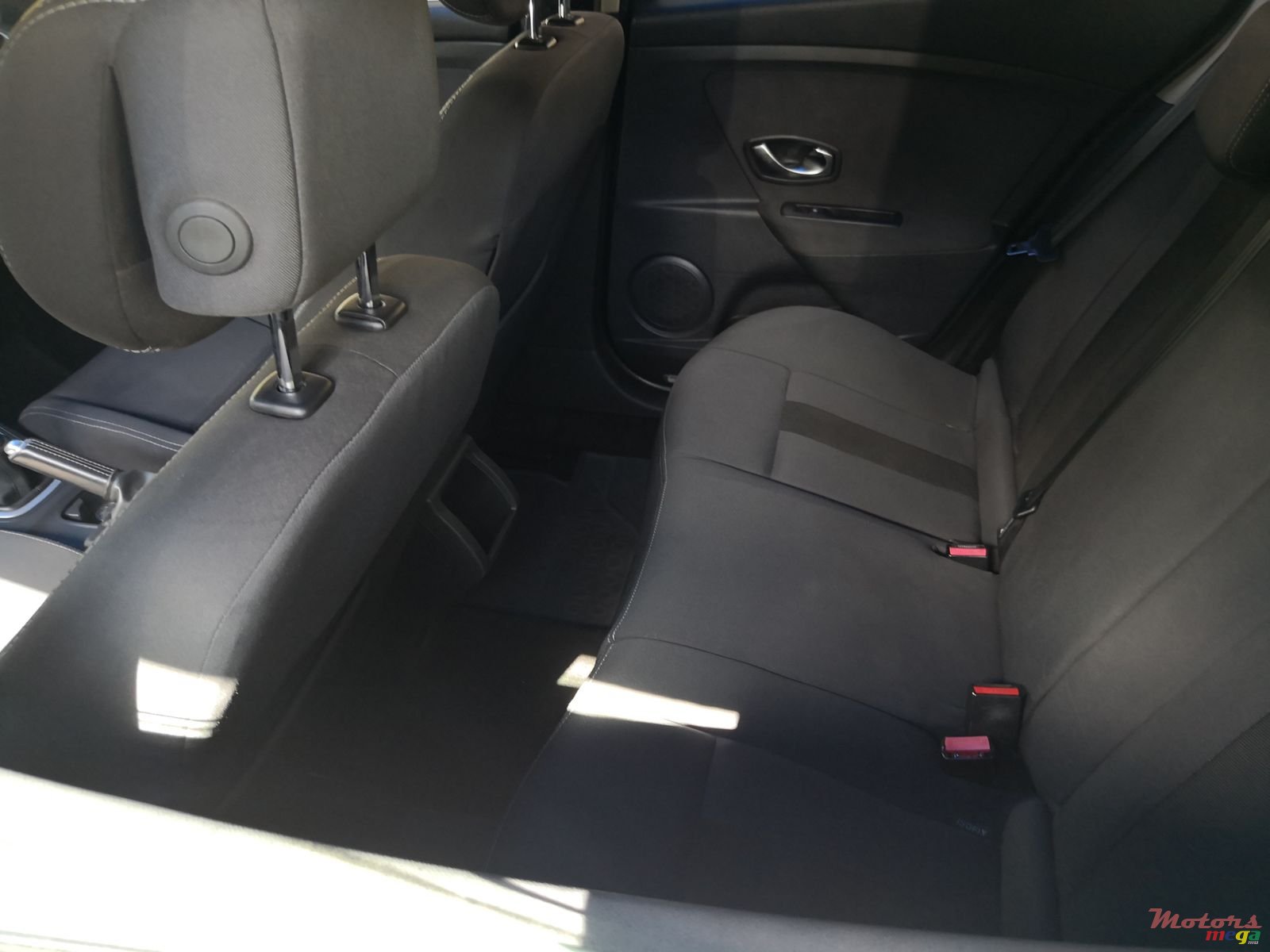 2011' Renault Megane photo #7