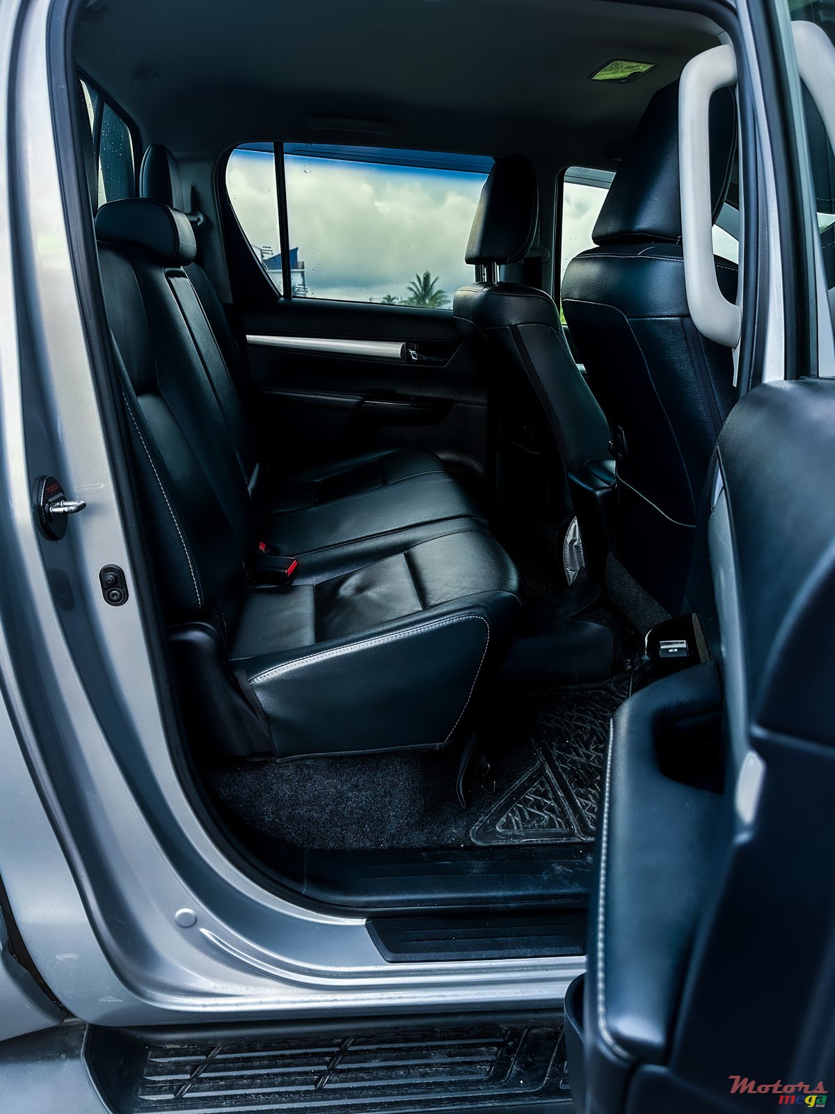 2017' Toyota Hilux photo #7