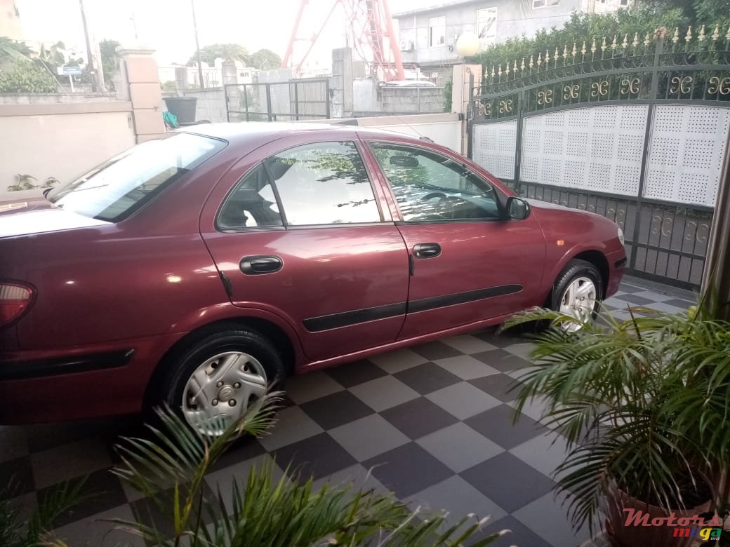 2001' Nissan Sunny photo #5