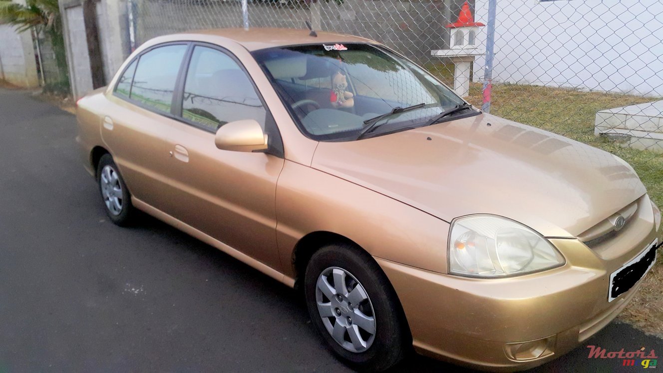 2005' Kia Rio photo #1