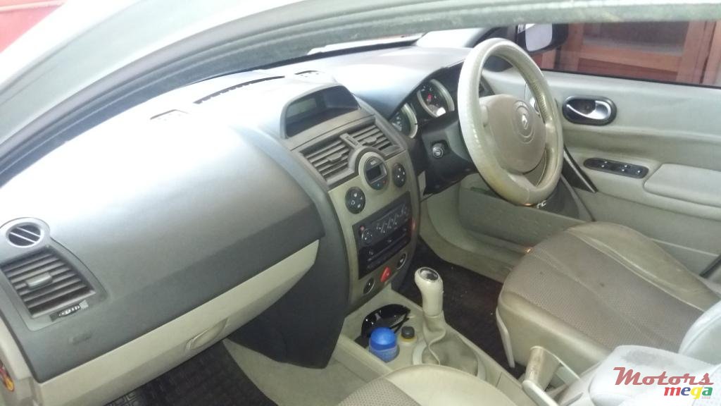 2005' Renault Megane photo #5