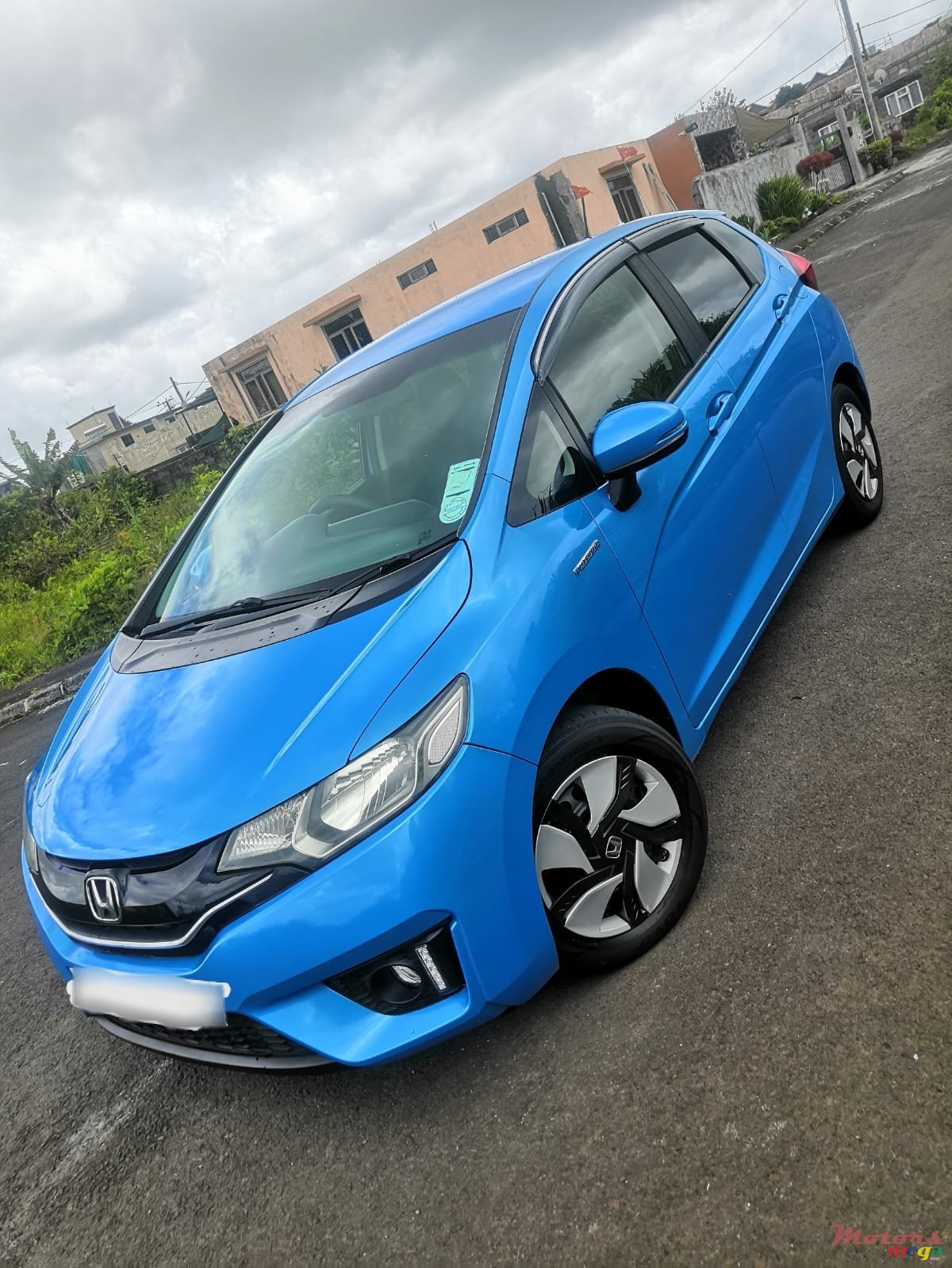 2013' Honda Fit Hybrid photo #1