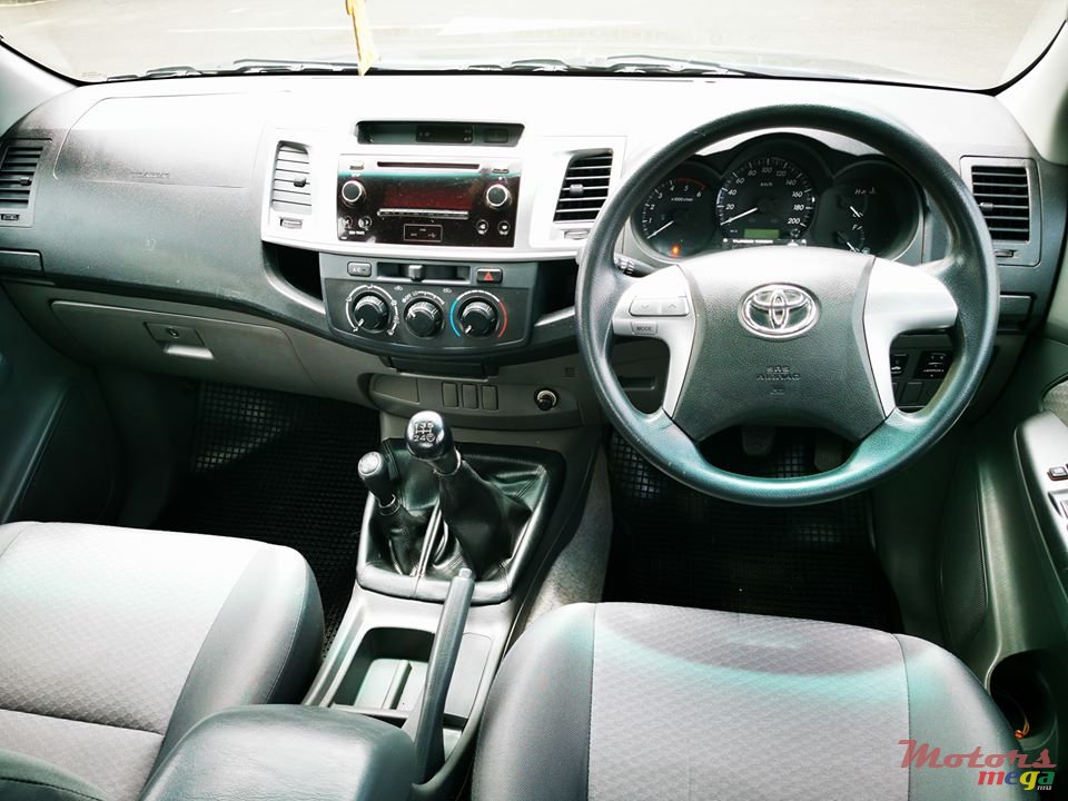 2014' Toyota Hilux photo #5