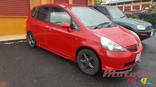 2004' Honda Fit photo #1