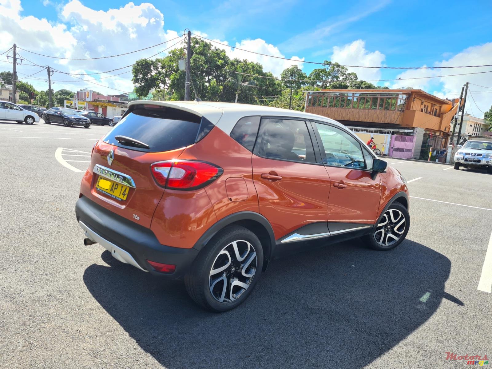 2014' Renault Captur 1.2 turbo automatic photo #2