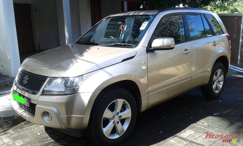 2009' Suzuki Vitara photo #1