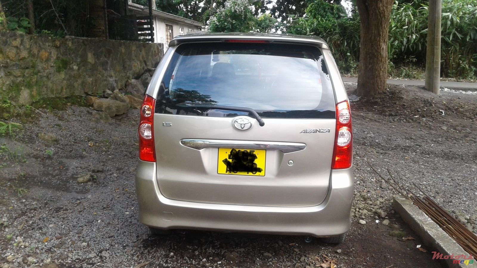 2010' Toyota Avanza photo #1