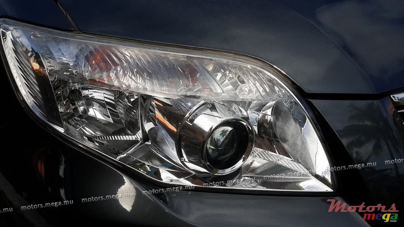 2011' Toyota Axio G HID Ltd photo #3