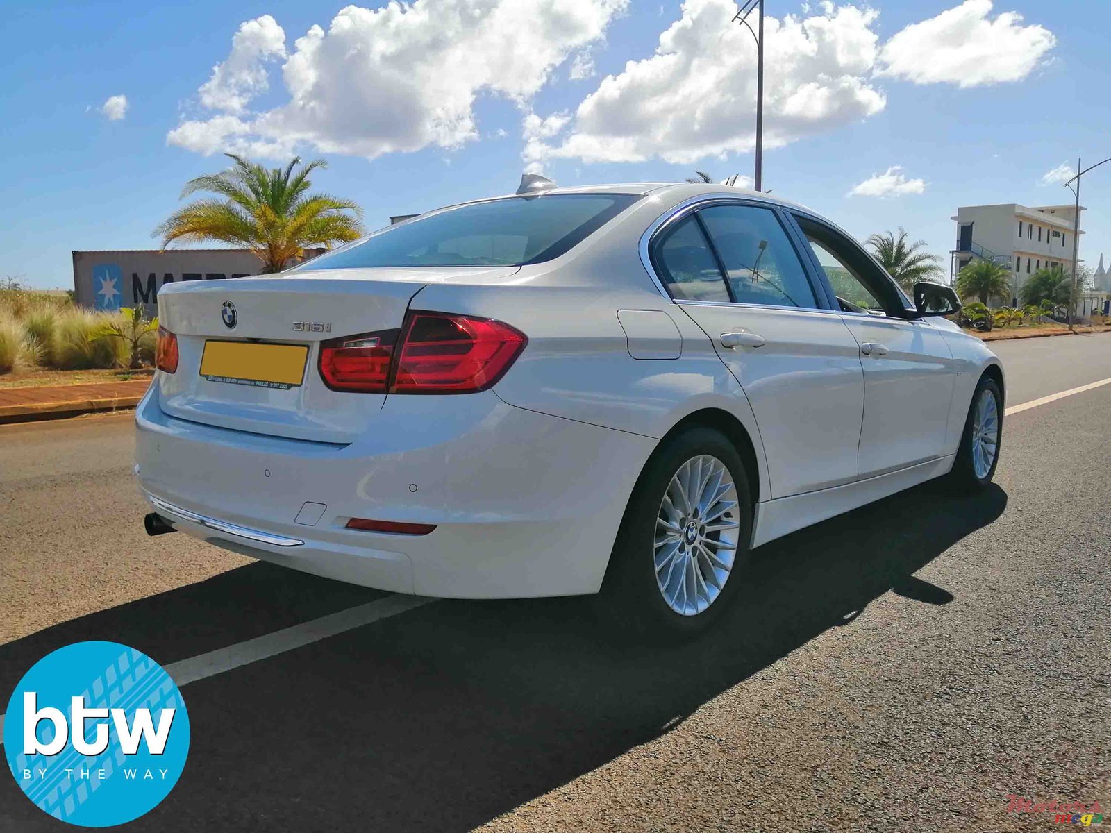 2015' BMW 3 Series 316i Luxury photo #3