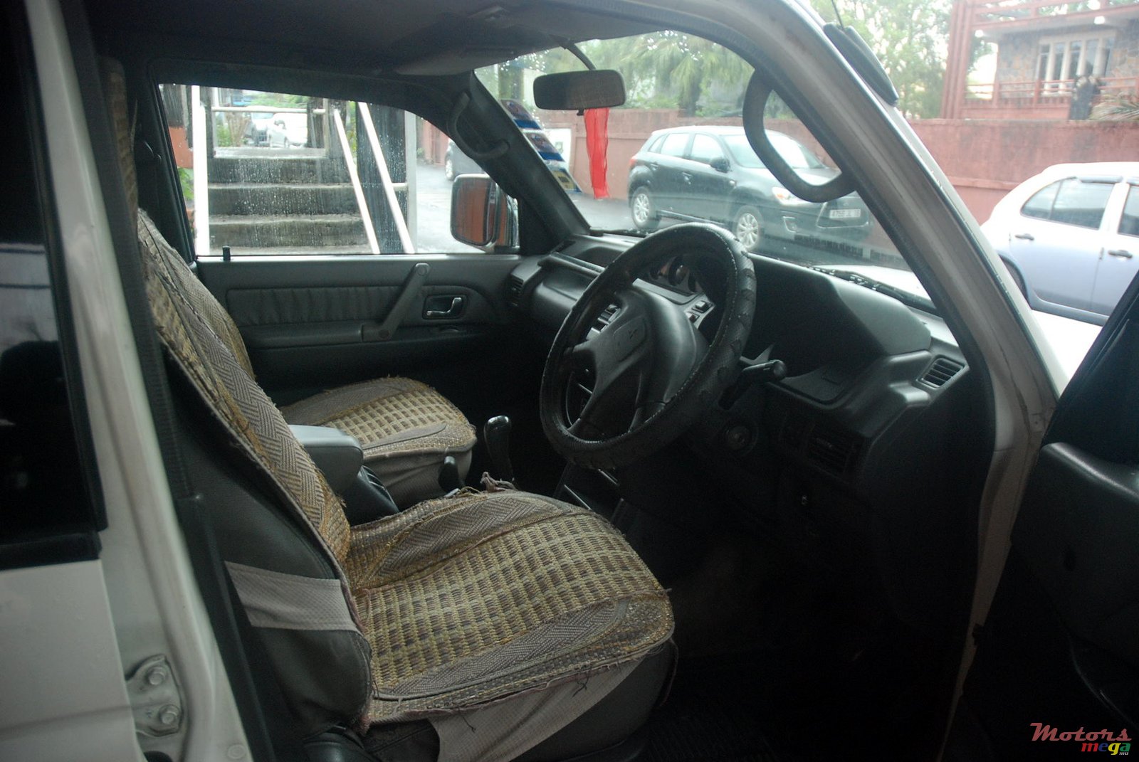 2000' Mitsubishi Pajero 4X4 photo #3