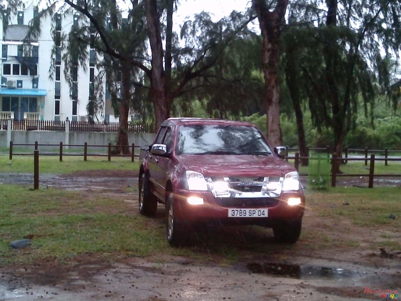 2004' Isuzu KB Series 300 photo #1