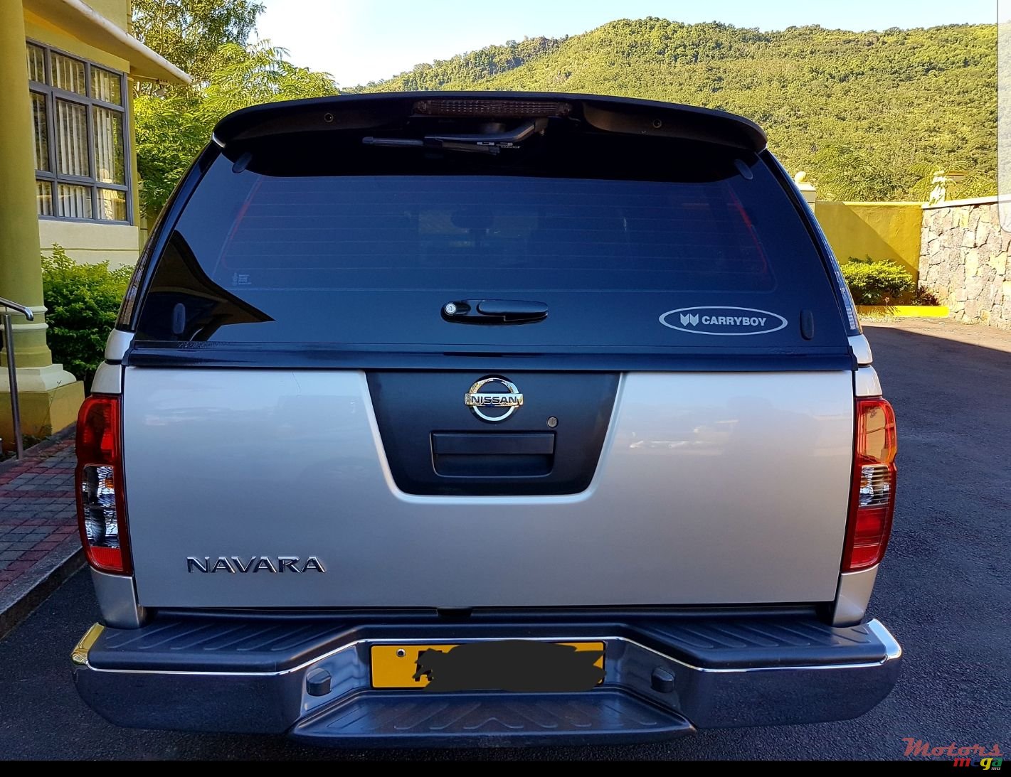 2011' Nissan Navara photo #4