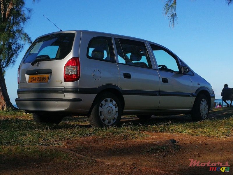 2005' Opel Zafira Life photo #2