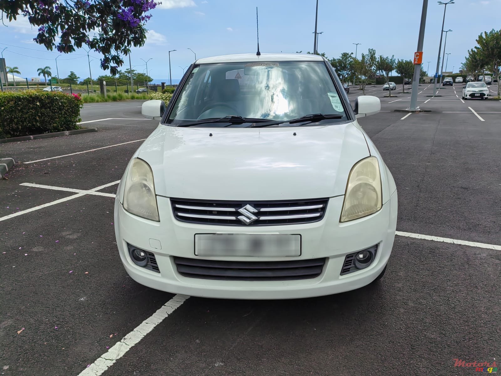 2011' Suzuki Swift D zire photo #2