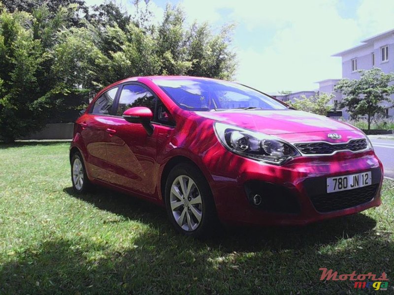 2012' Kia Rio buzz package photo #2