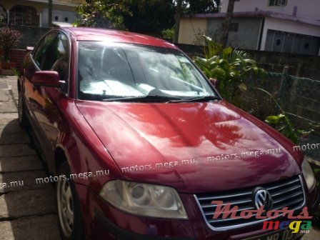 2003' Volkswagen Passat 1.9 TDI photo #1