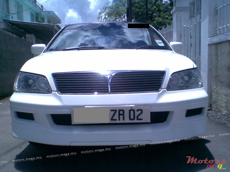 2002' Mitsubishi Lancer photo #2