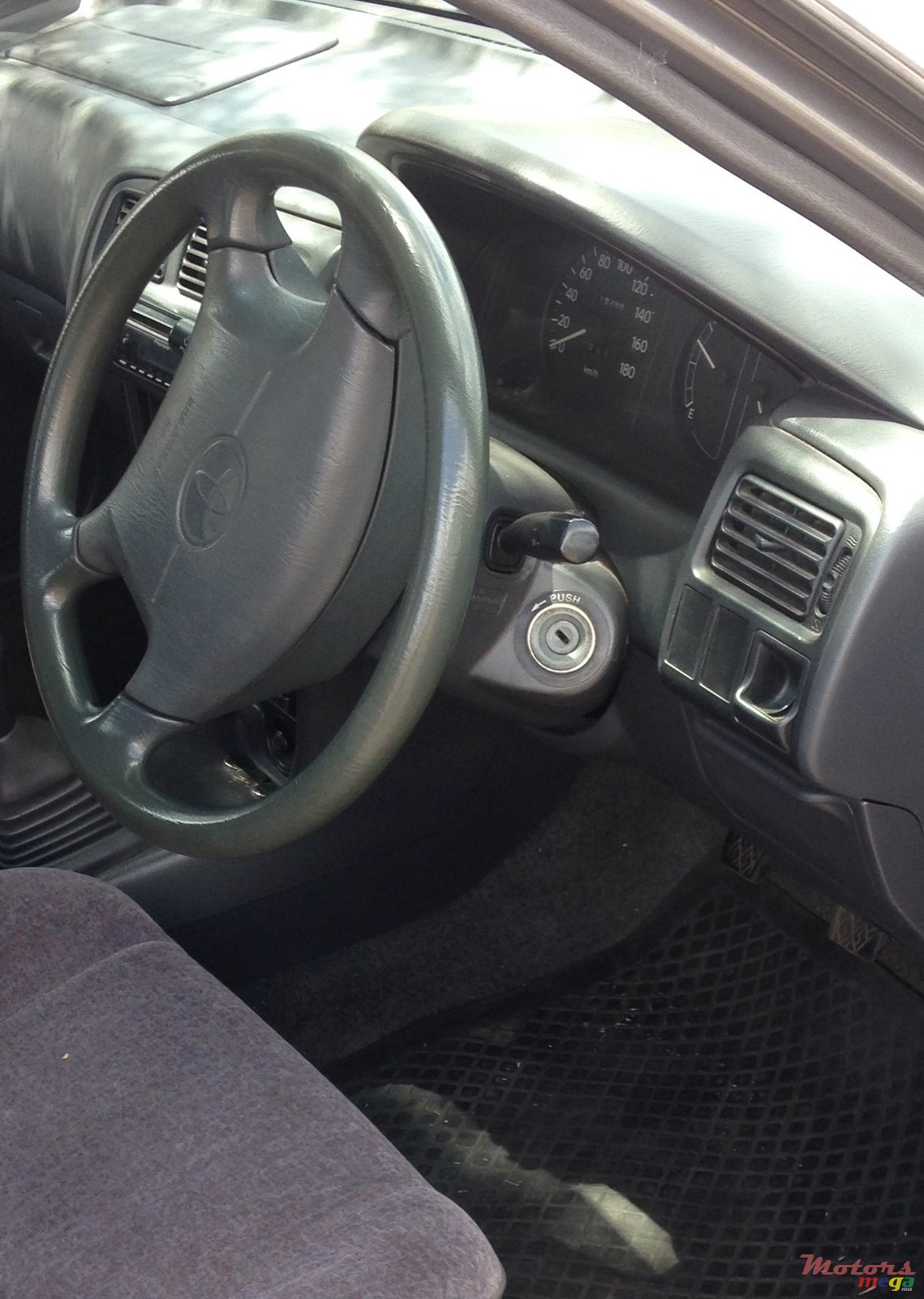 1996' Toyota Corolla saloon photo #2