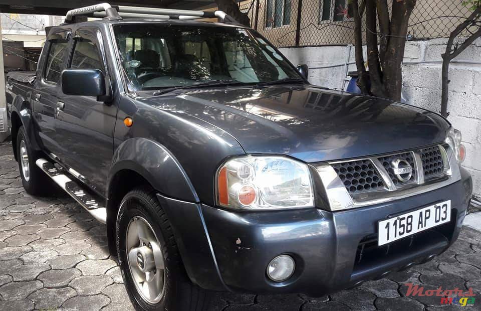 2003' Nissan Hardbody photo #2