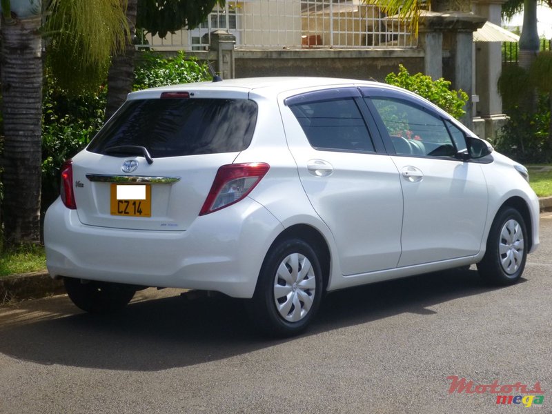 2014' Toyota Vitz photo #2