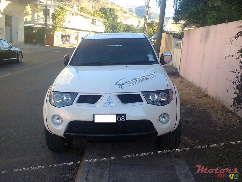 2008' Mitsubishi photo #3