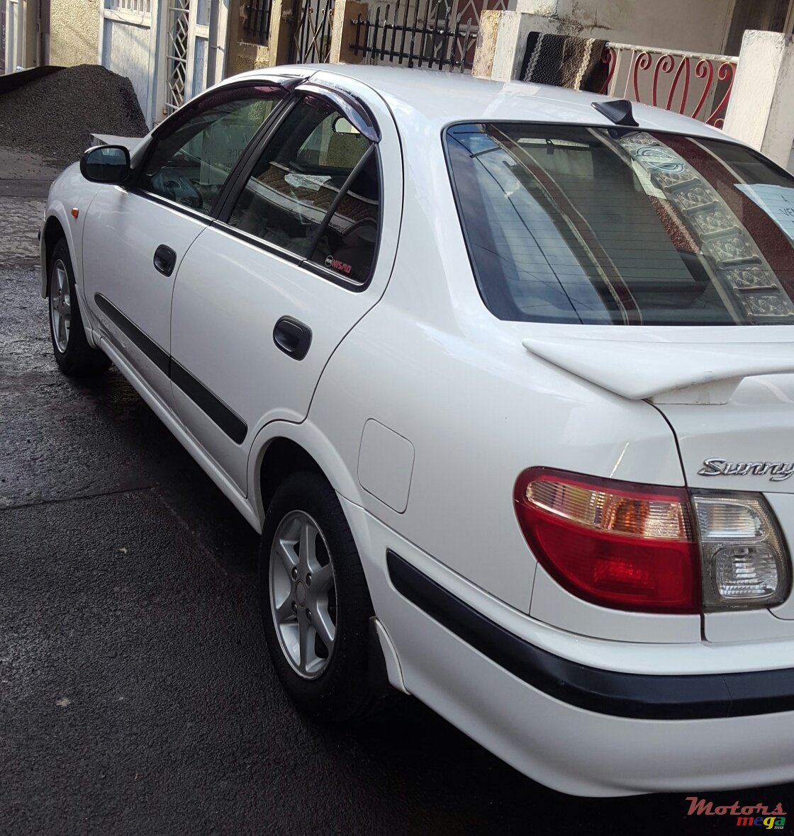 2001' Nissan N16 FULL OPTION photo #2