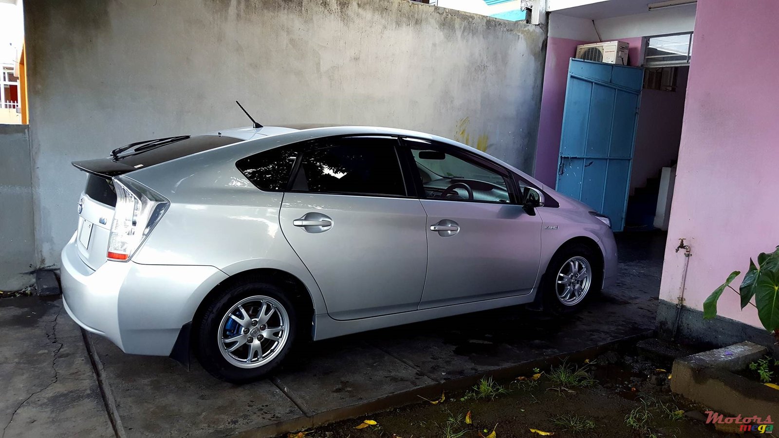 2009' Toyota Prius photo #3