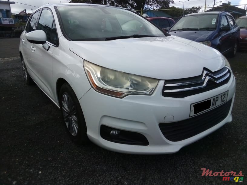 2012' Citroen C4 photo #2