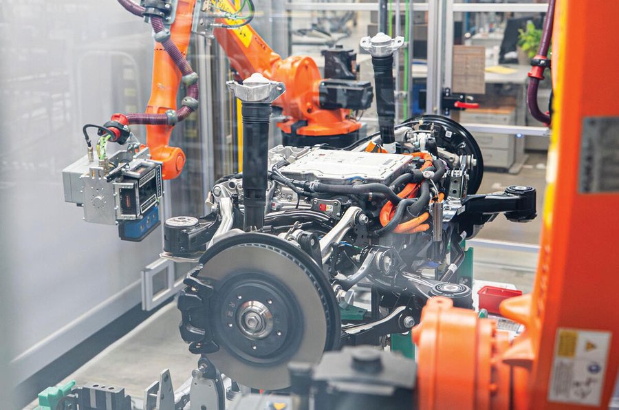 Why factory robots can't completely replace humans
