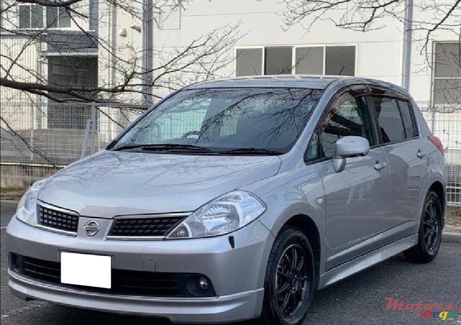 2005' Nissan Tiida photo #3