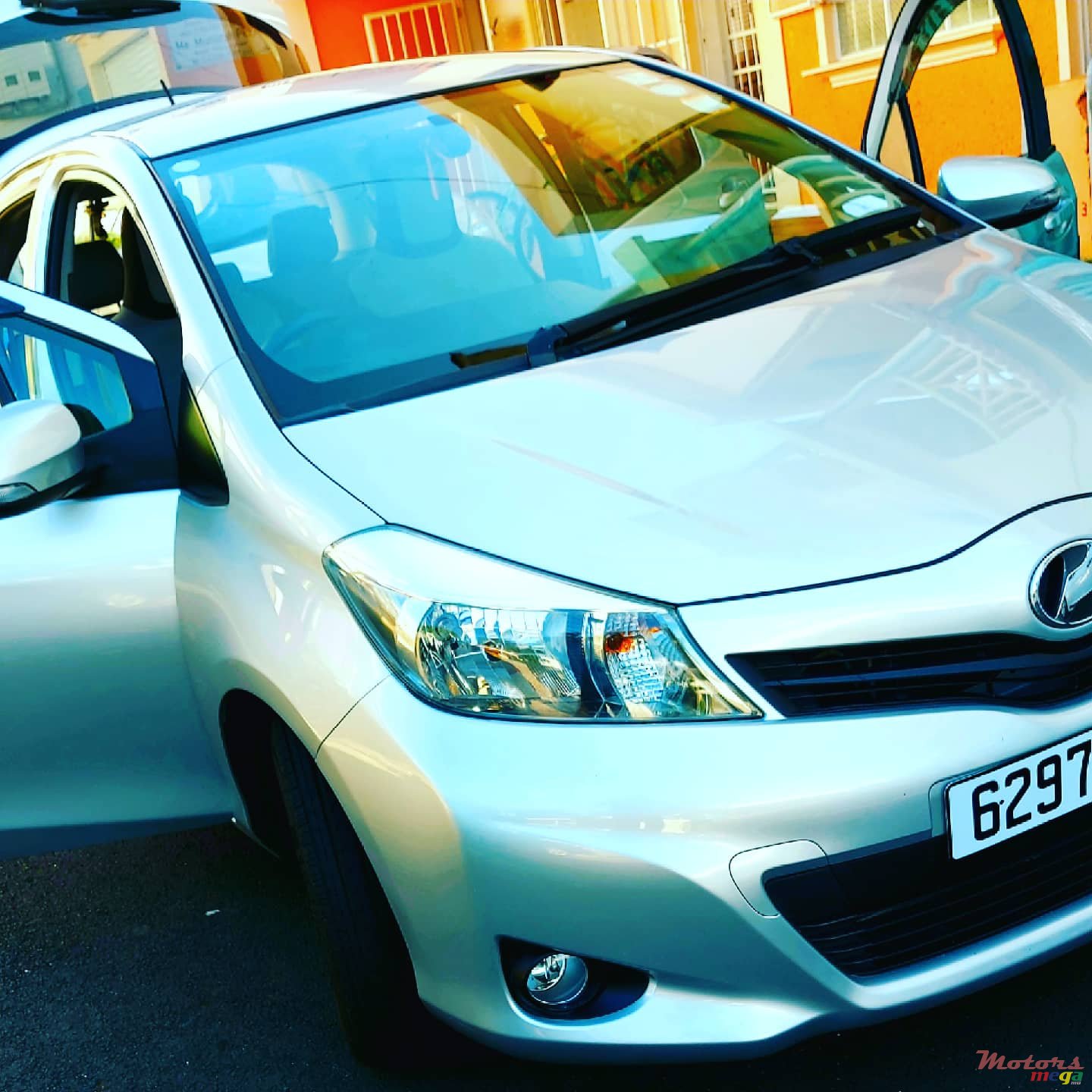 2013' Toyota Vitz photo #6