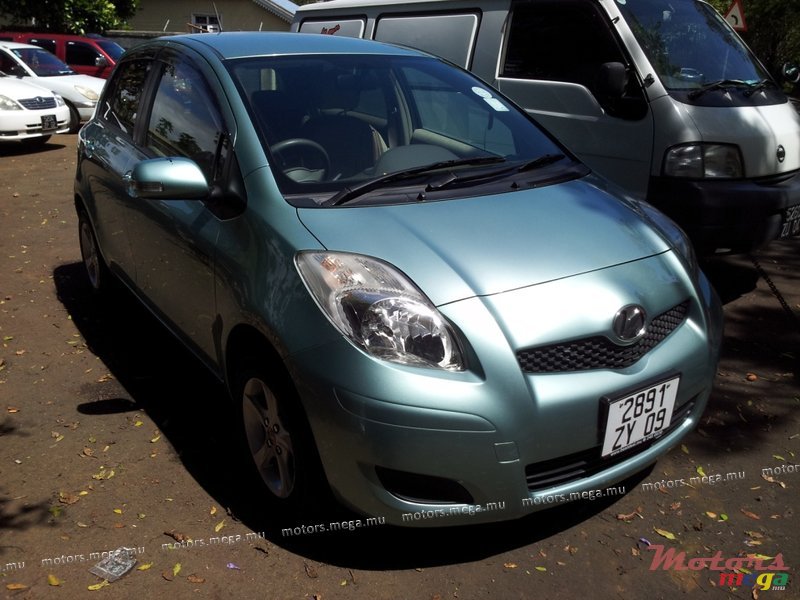 2009' Toyota Yaris photo #1