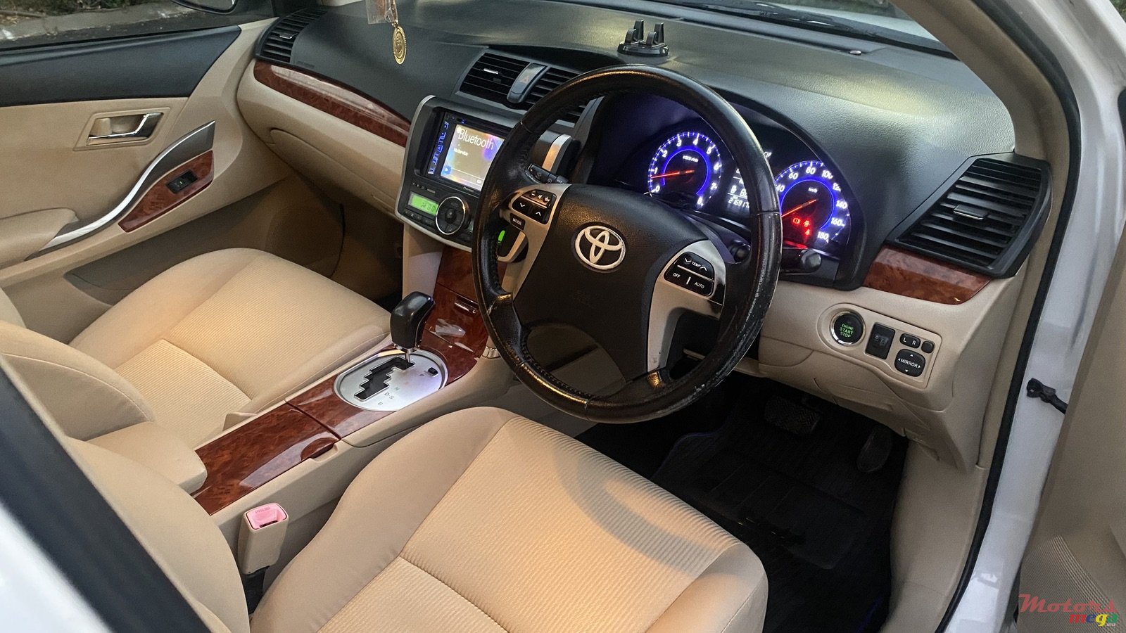 2014' Toyota Premio LPG photo #5