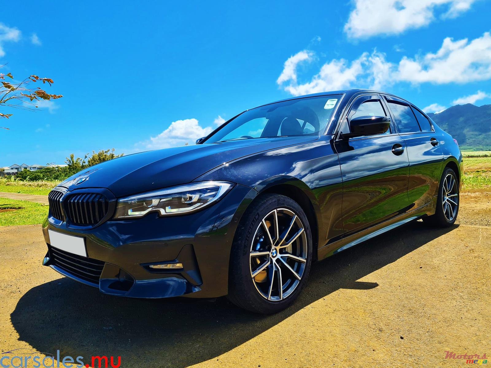 2020' BMW 330 i Sport Line photo #2