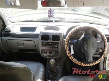2000' Renault Clio photo #3